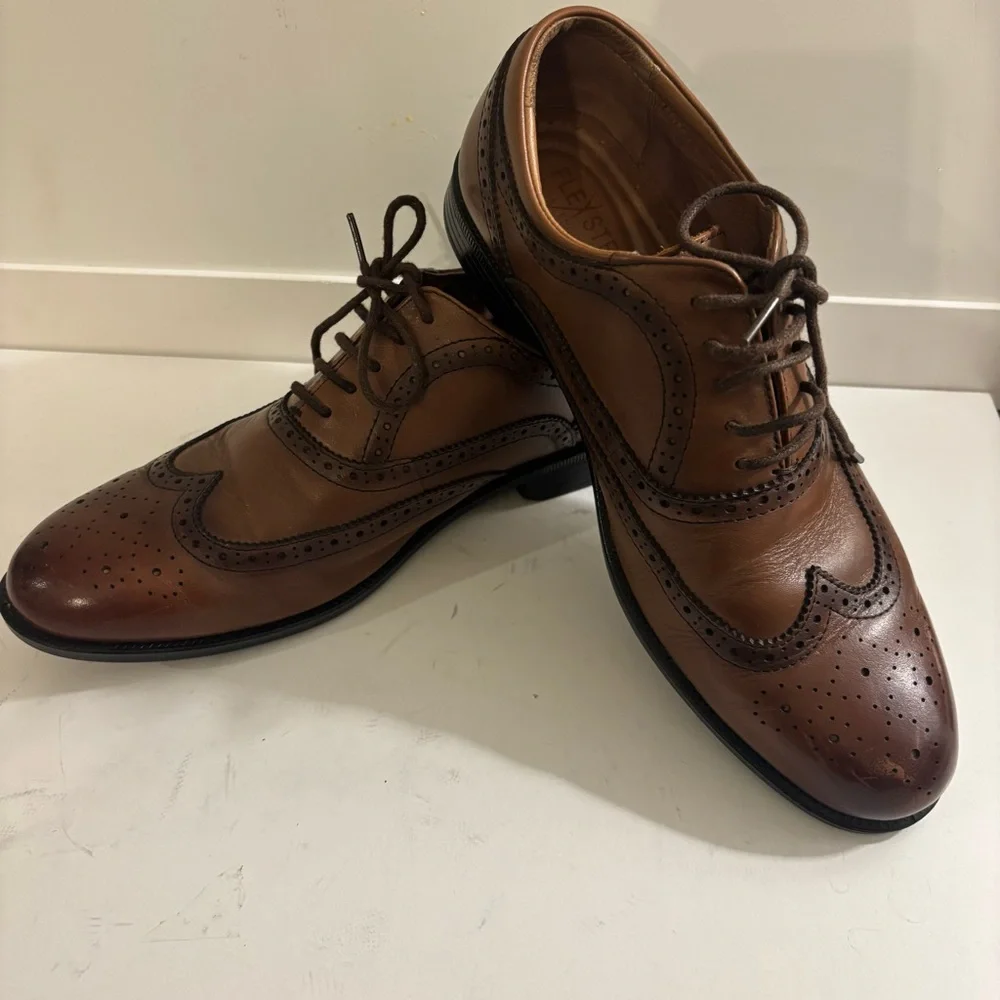 JH Bass & Co Brown Leather Wingtip Oxford Slip Resistant Preppy Shoes Size 7.5